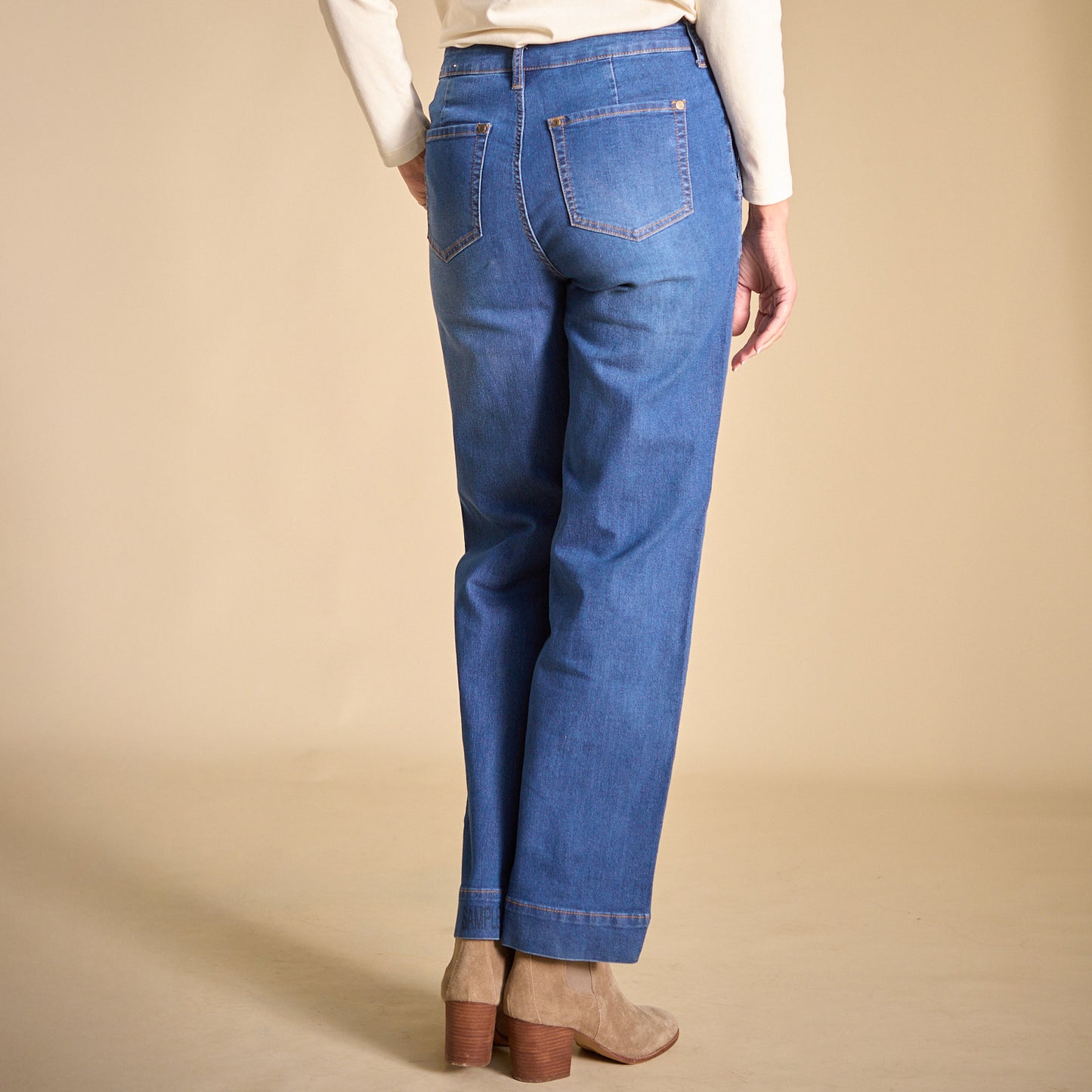 Medium Wash Back Detail Missy