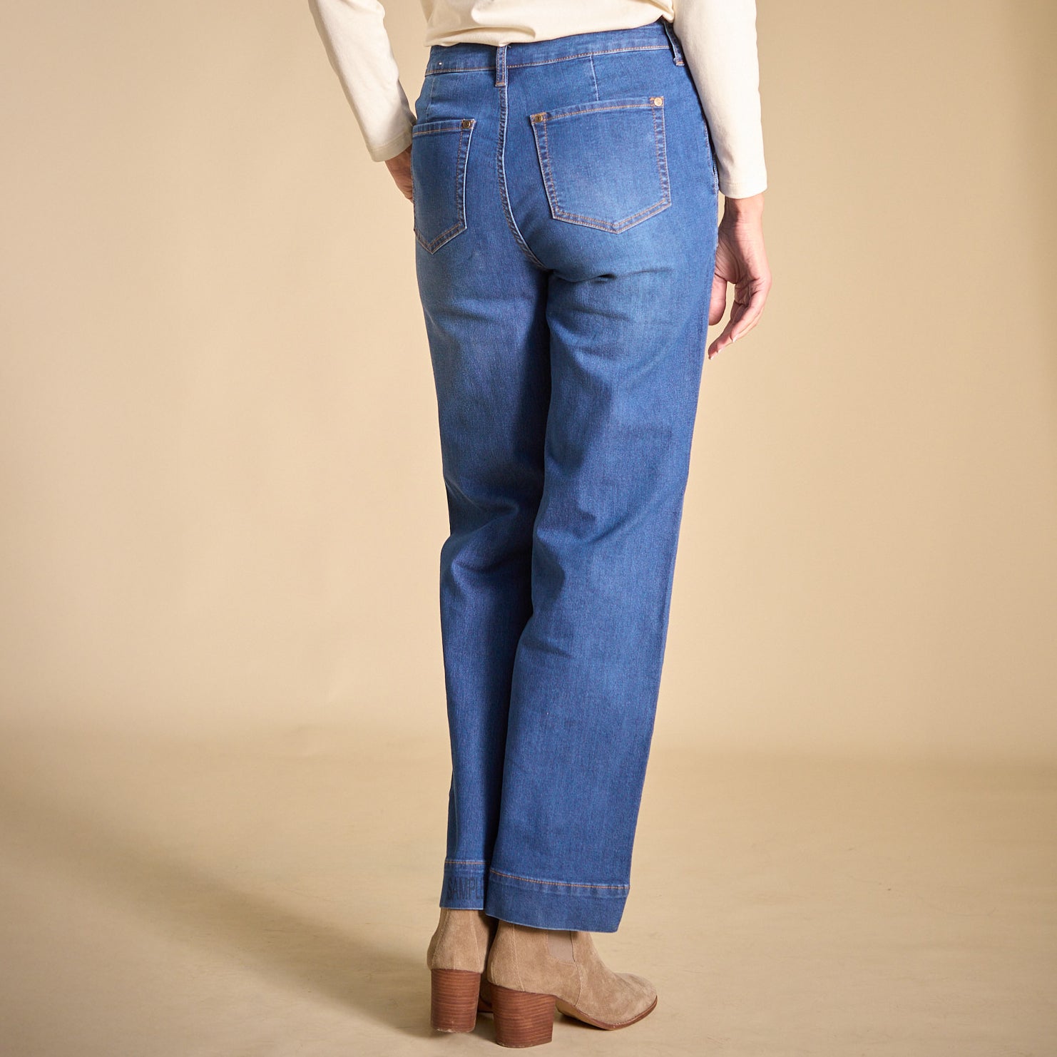 Medium Wash Back Detail Missy