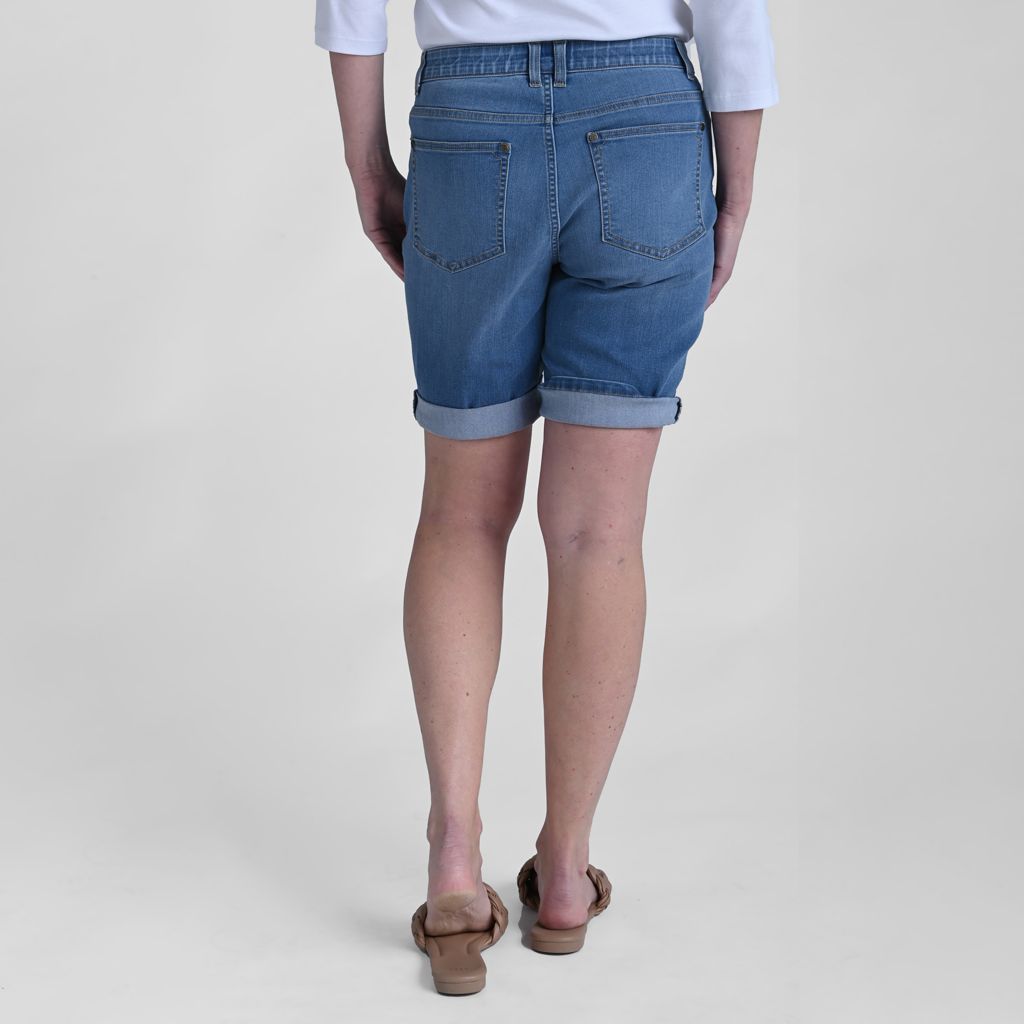 Light Stonewash Back Detail Missy