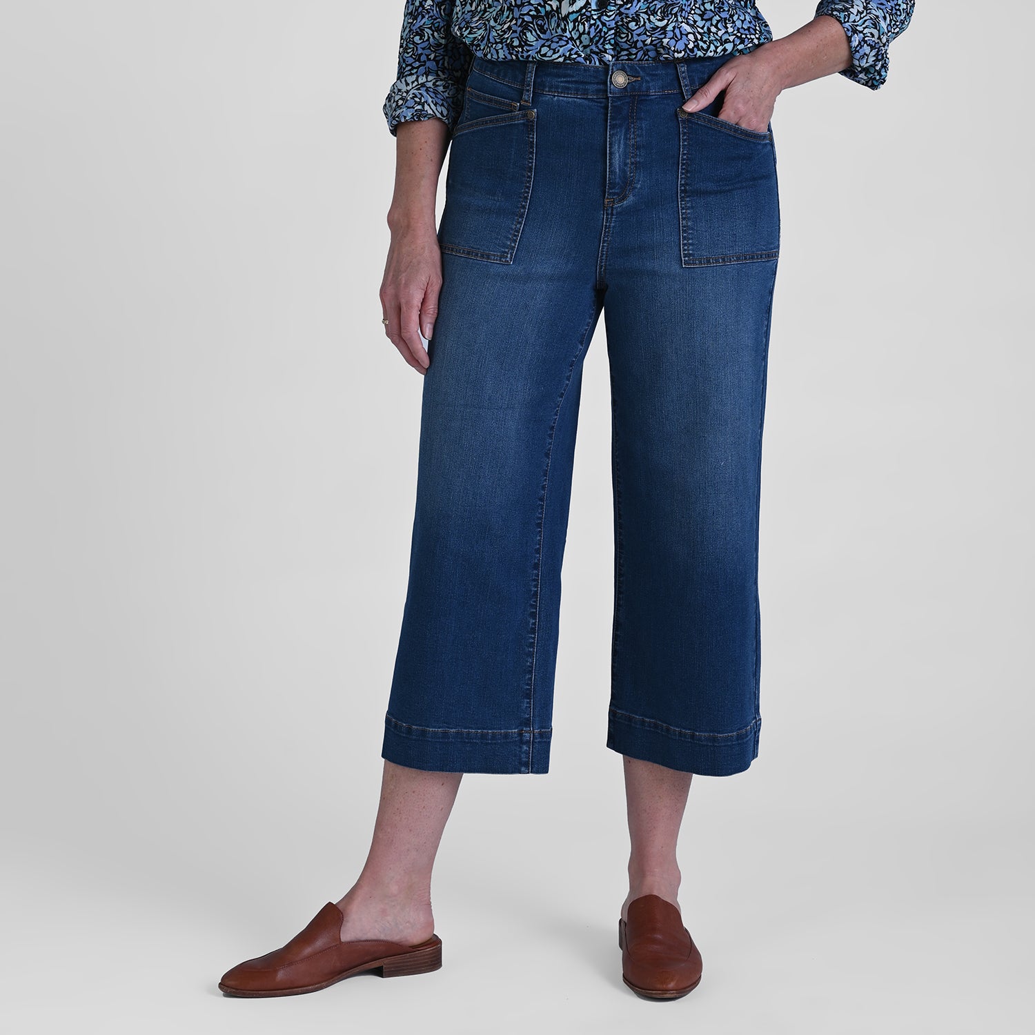 Medium Wash Front Detail Missy