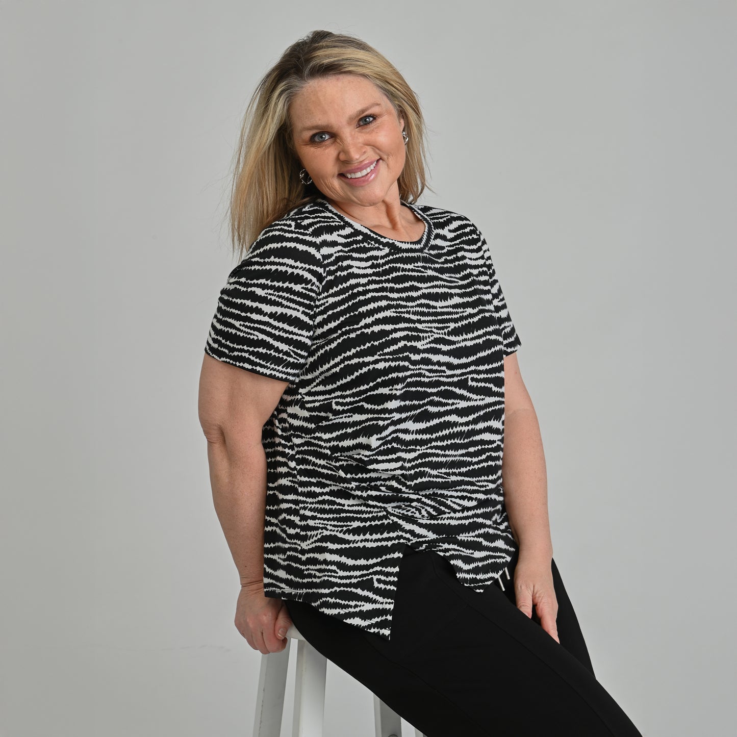 Black and White Front Detail Women