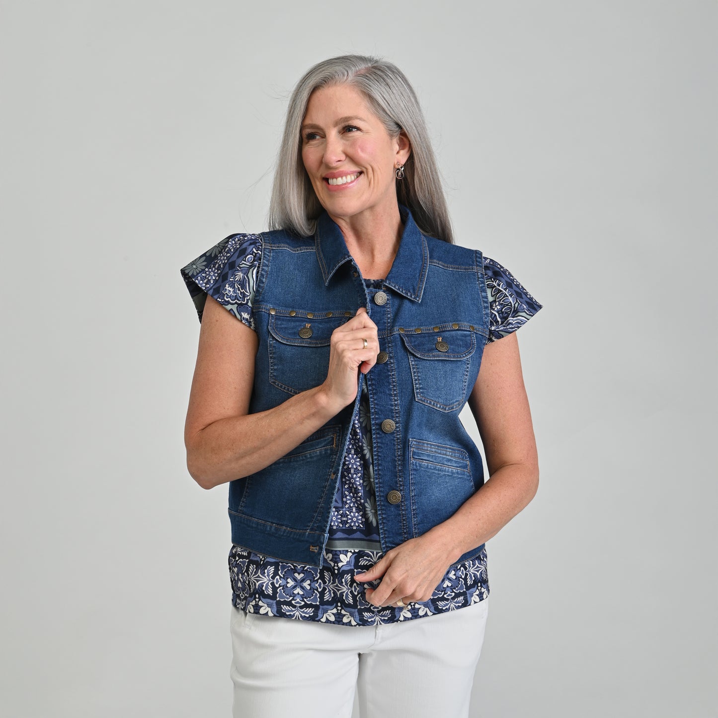 Medium Wash Front Detail Missy