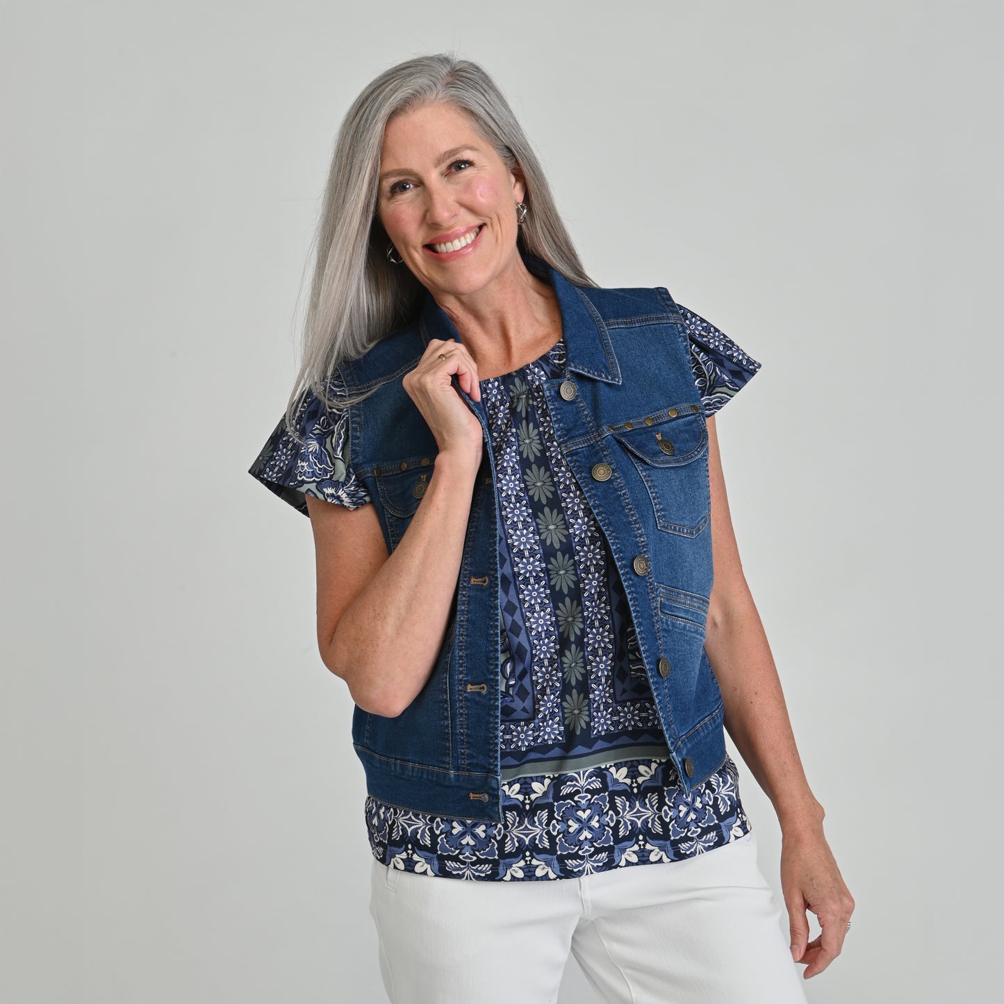 Medium Wash Front Detail Missy