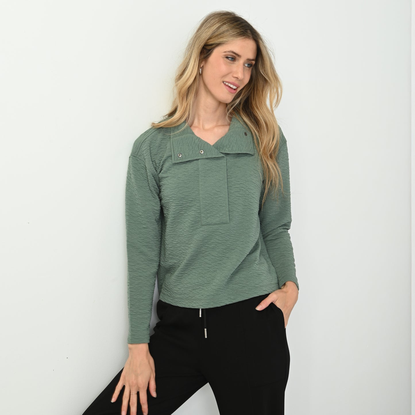 Laurel Wreath Front Detail Missy