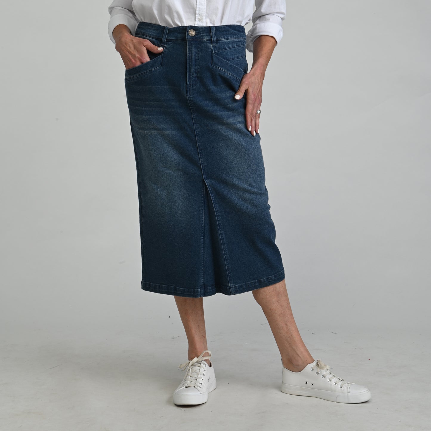 Medium Wash Front Detail Missy