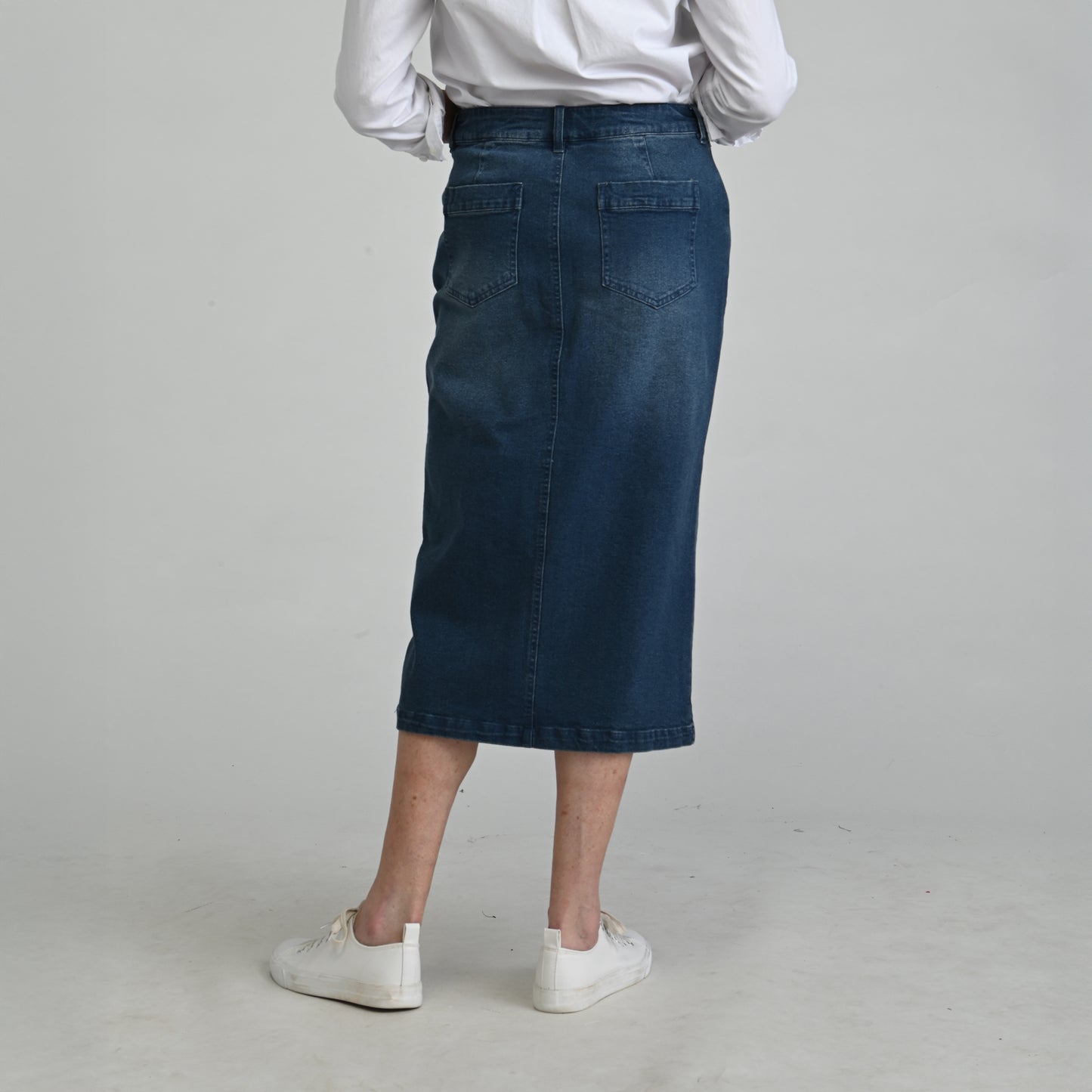 Medium Wash Back Detail Missy