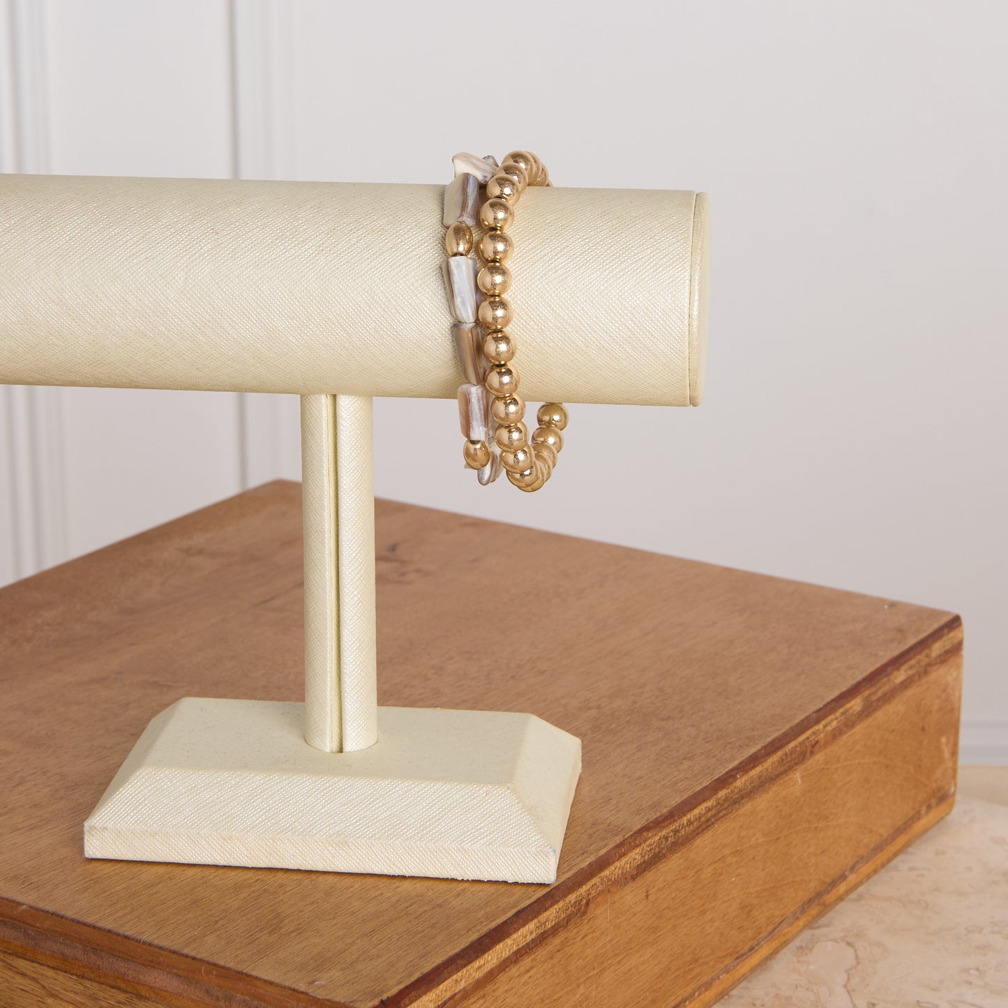 Neutral Detail