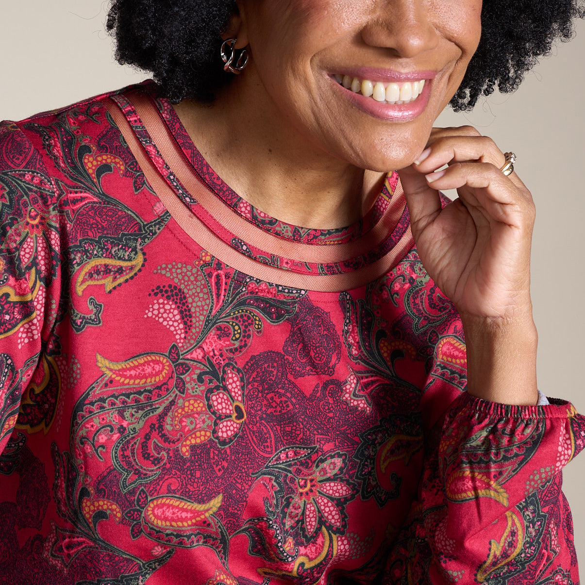 Scooter Red Neckline Detail Missy