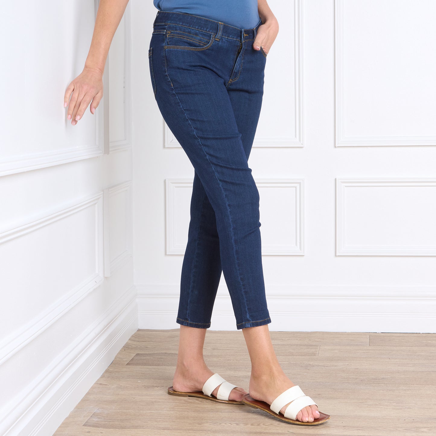 Dark Stonewash Side Detail Missy