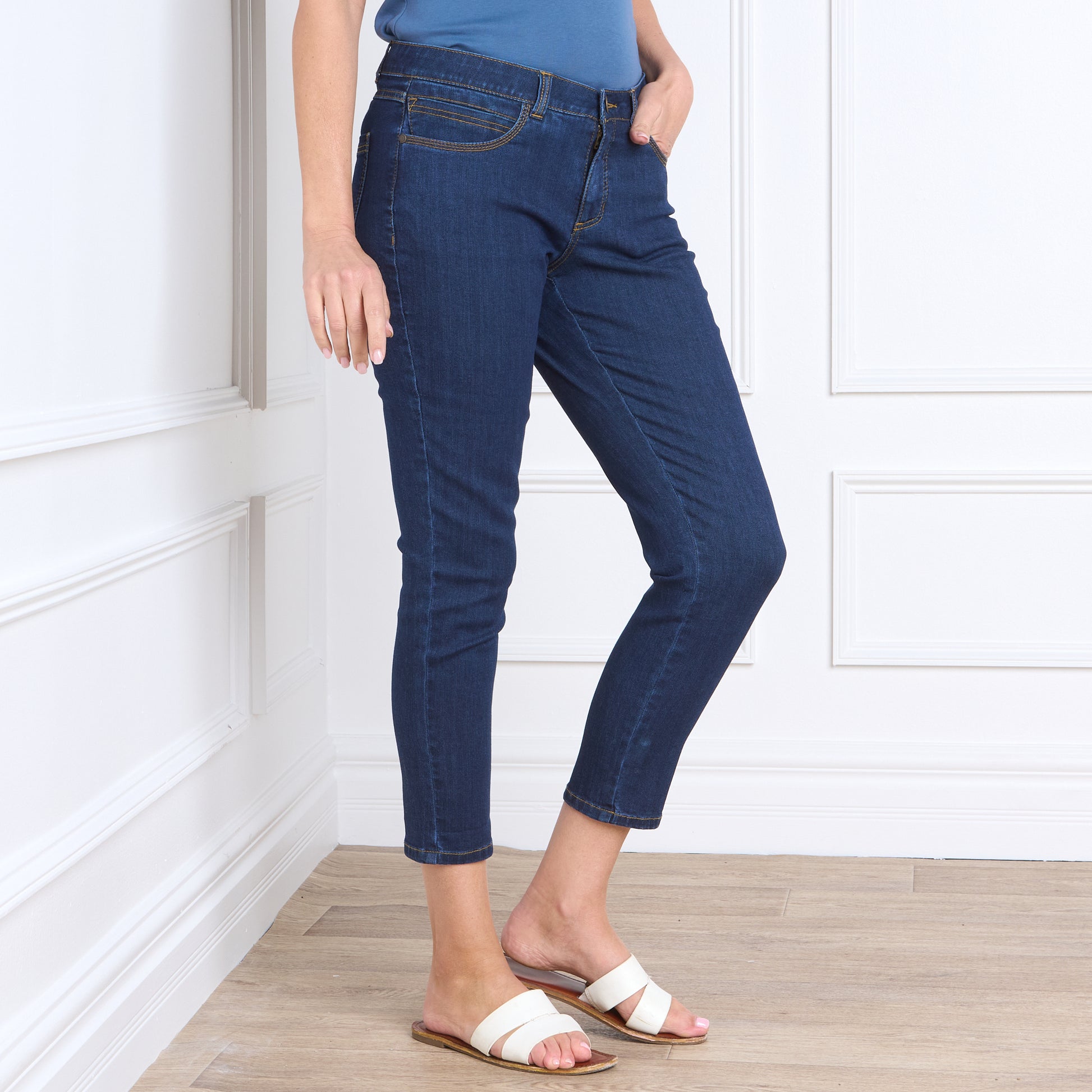 Dark Stonewash Side Detail Missy