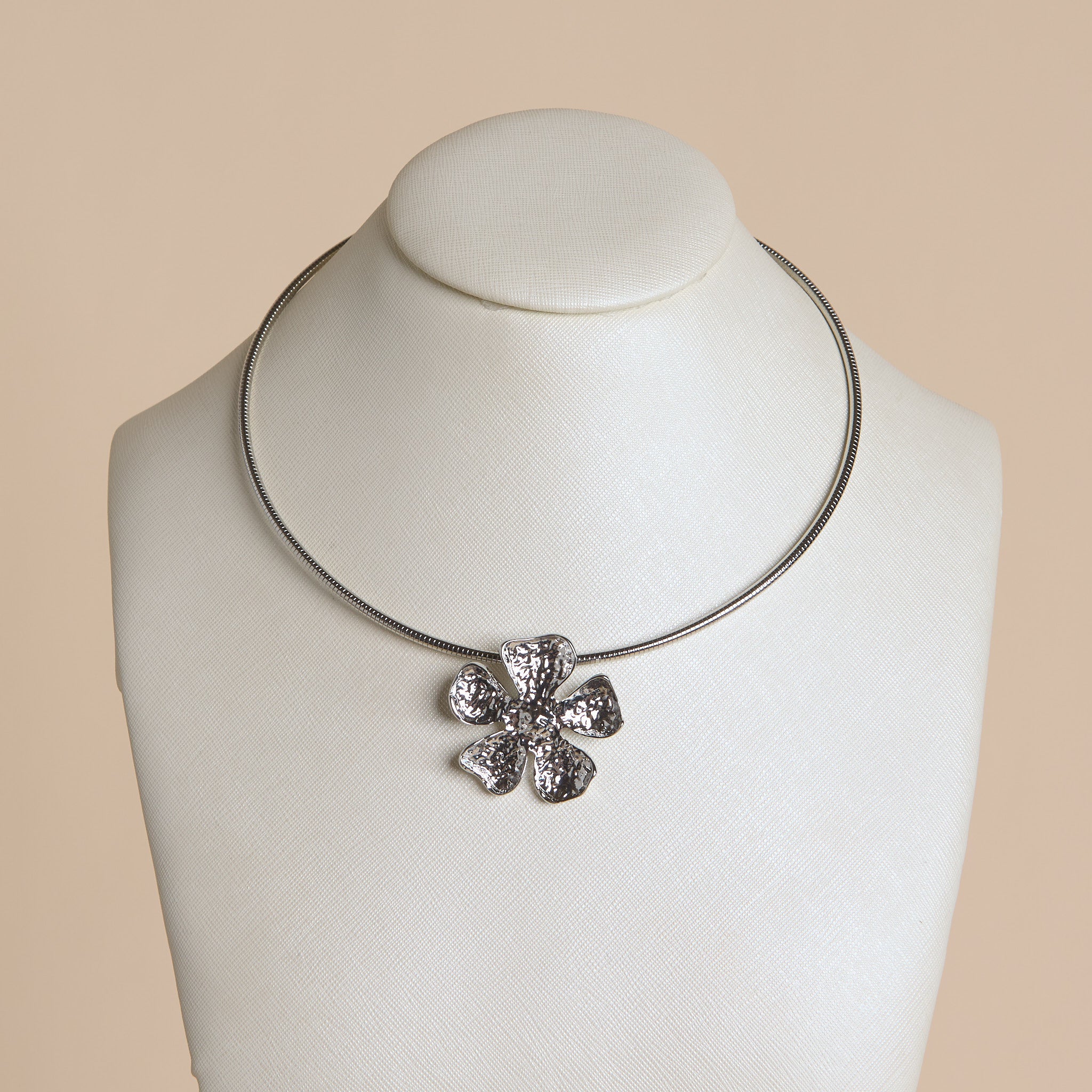 Short Stiff Chain Floral Pendant Necklace – Christopher & Banks