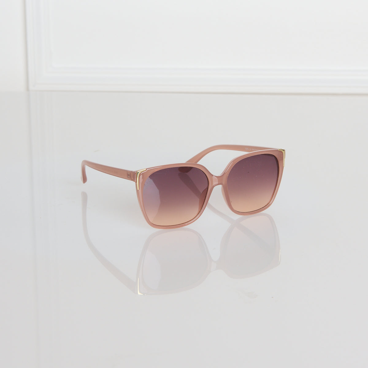 Blush Oversized Cat Eye Frame Sunglasses – Christopher & Banks display picture 1