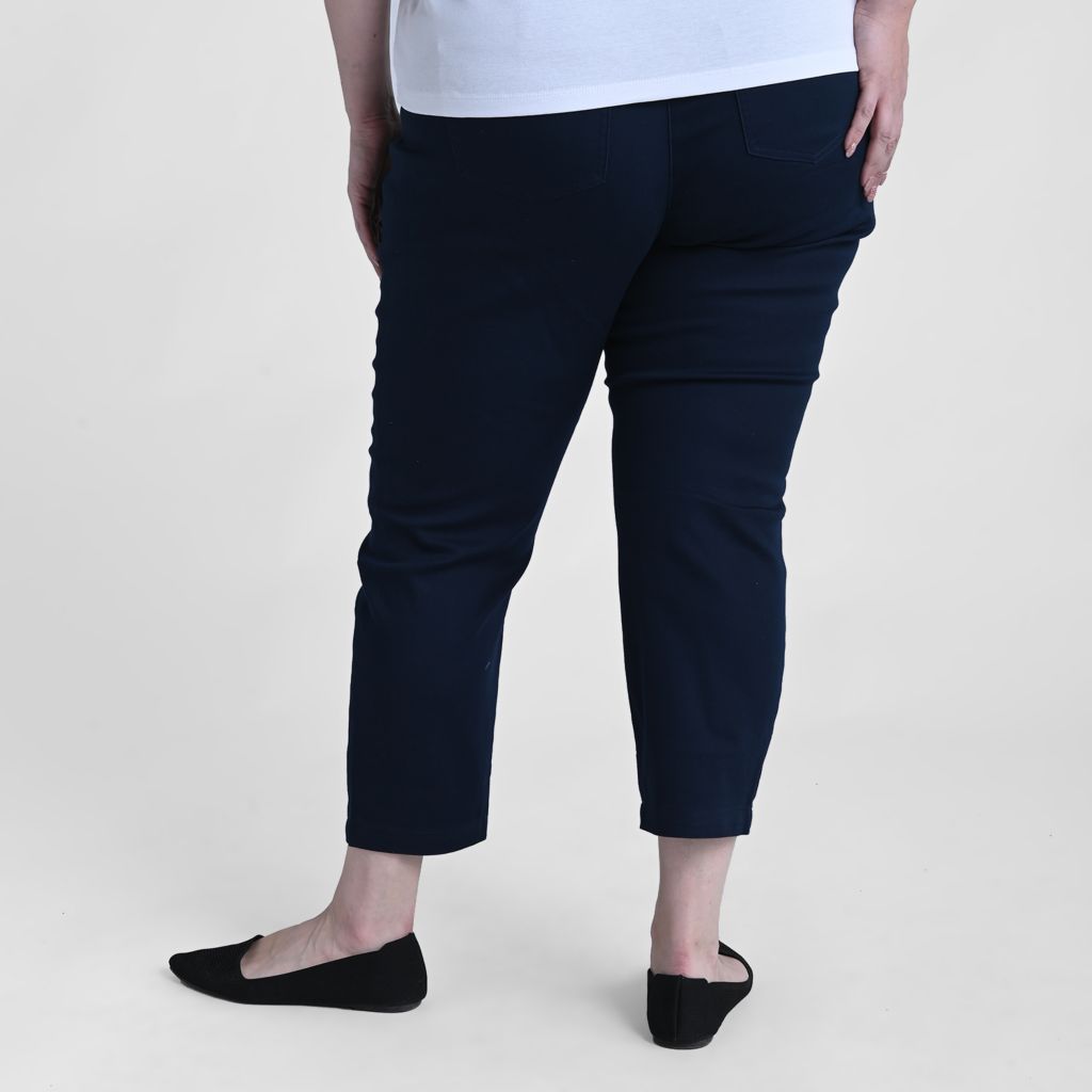 Signature Slimming Pull On Ankle Pant