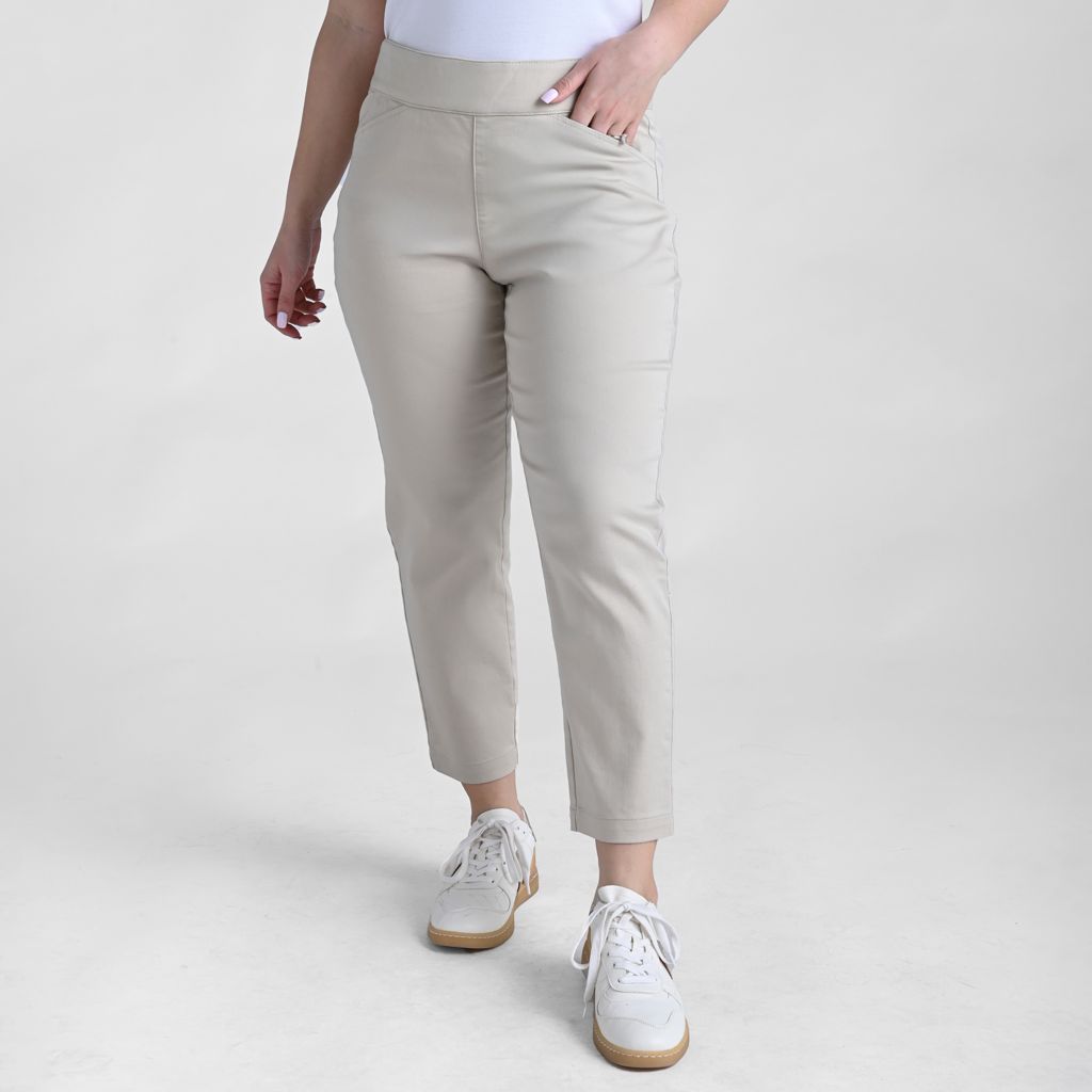Signature Slimming Pull On Ankle Pant