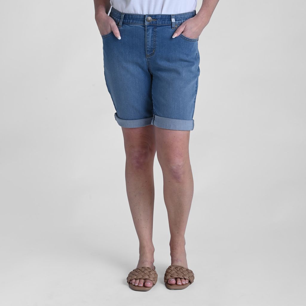 Signature Slimming Shaped Fit Bermuda