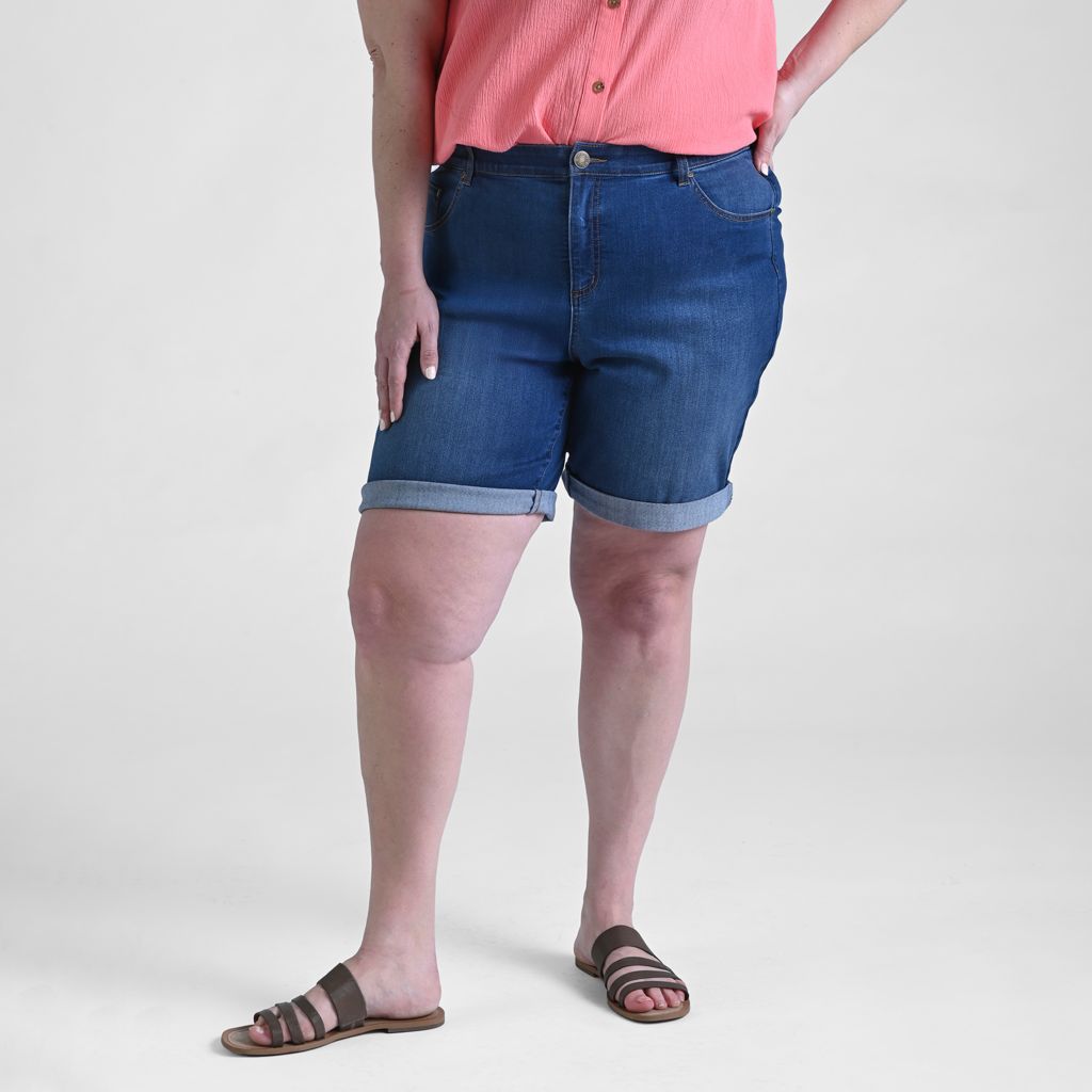 Signature Slimming Shaped Fit Bermuda
