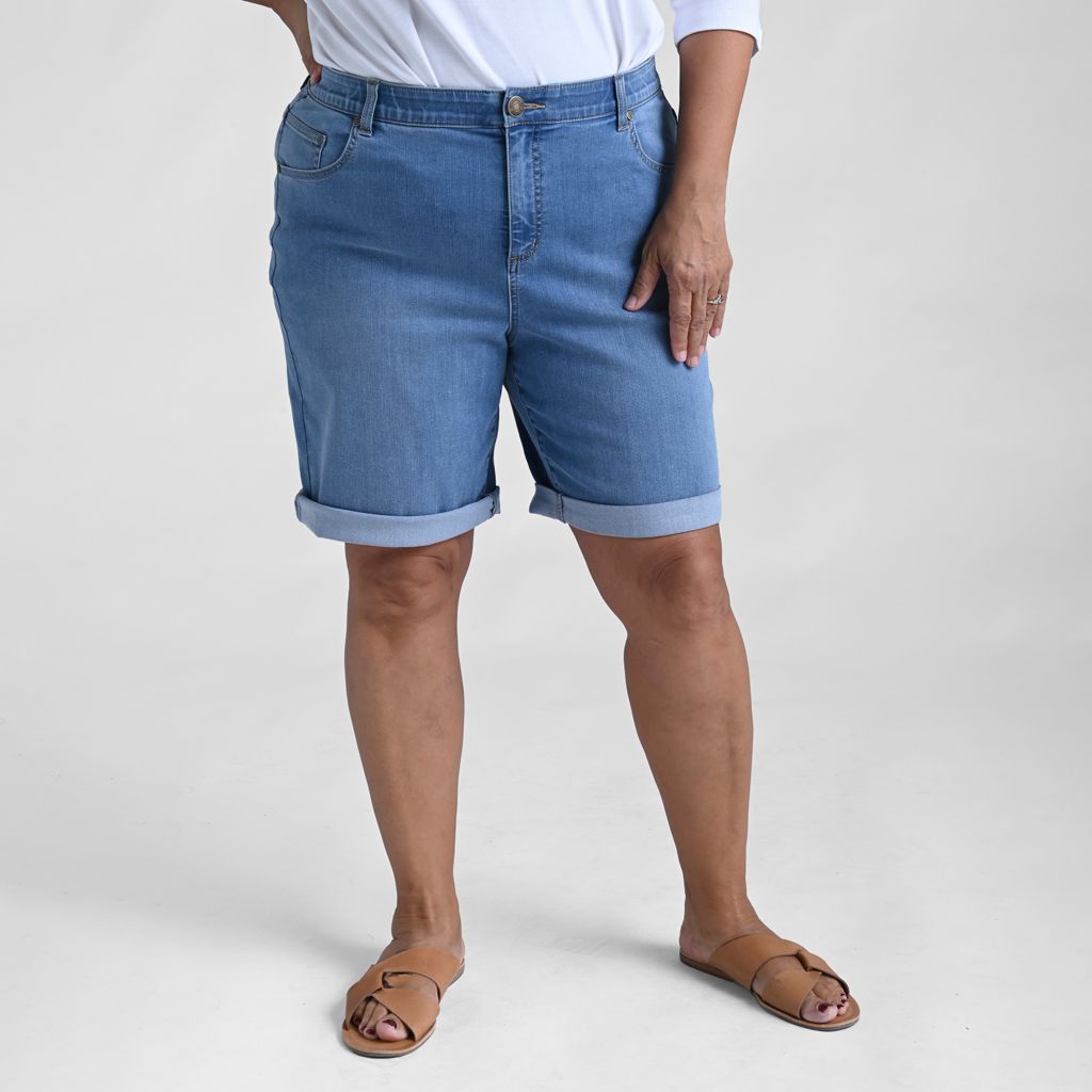 Signature Slimming Shaped Fit Bermuda