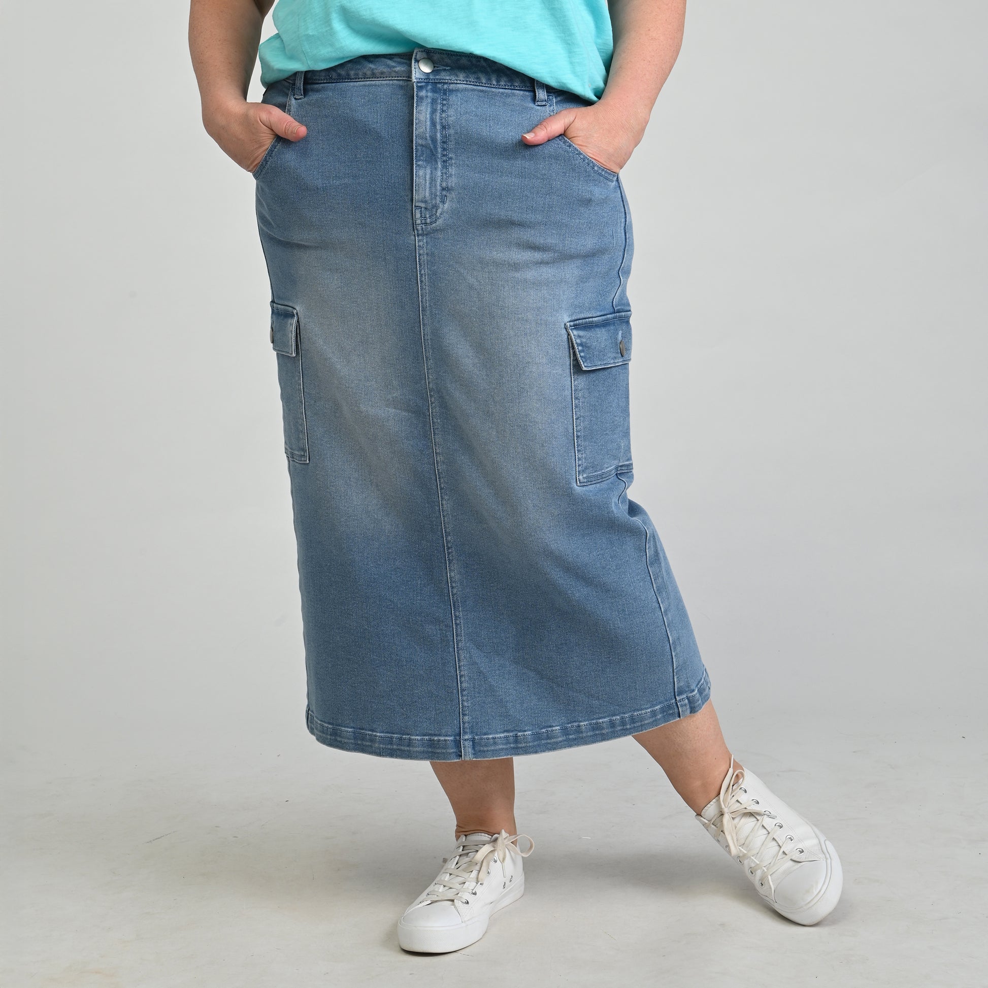 Medium Stonewash Front Detail Women