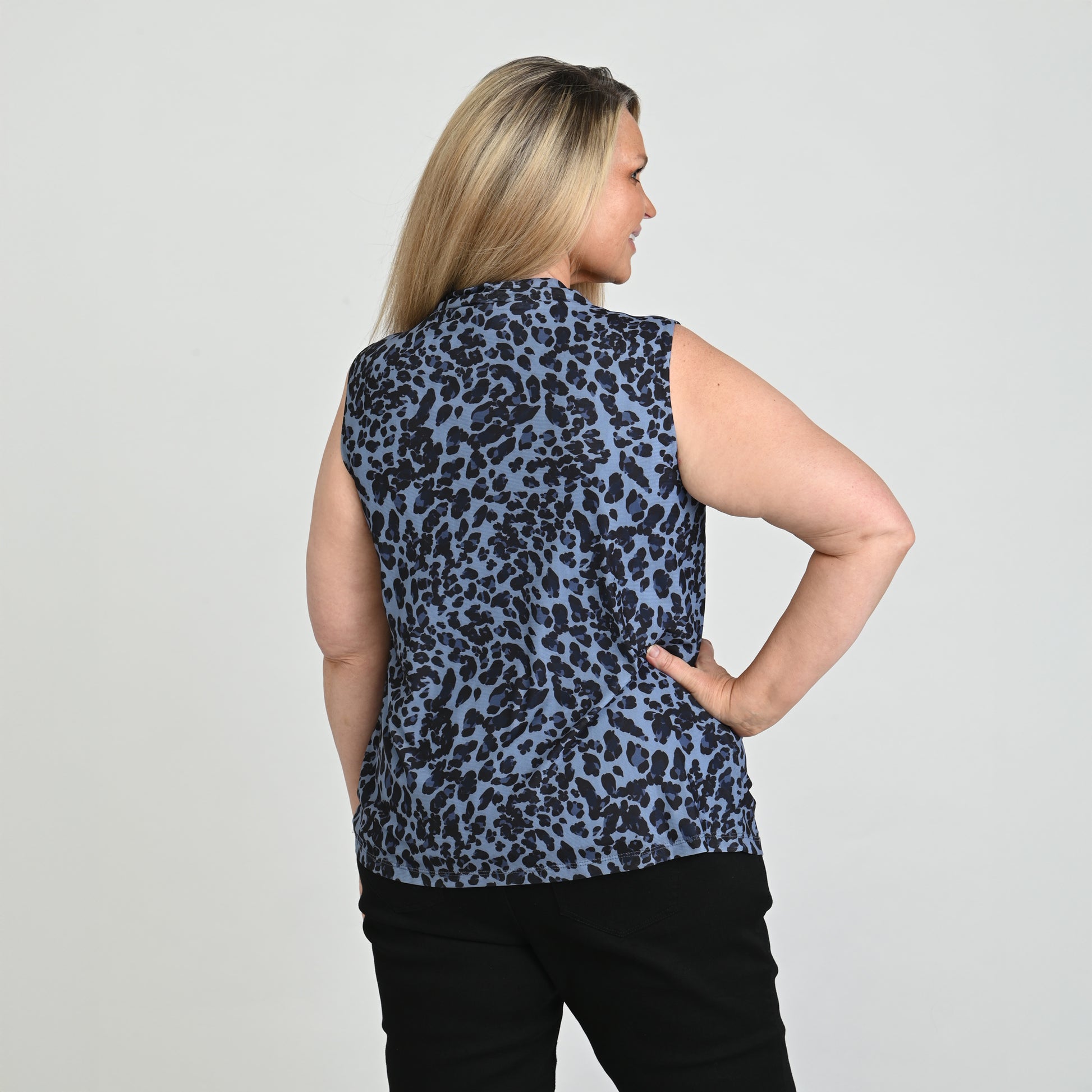 Atmosphere Blue Back Detail Women