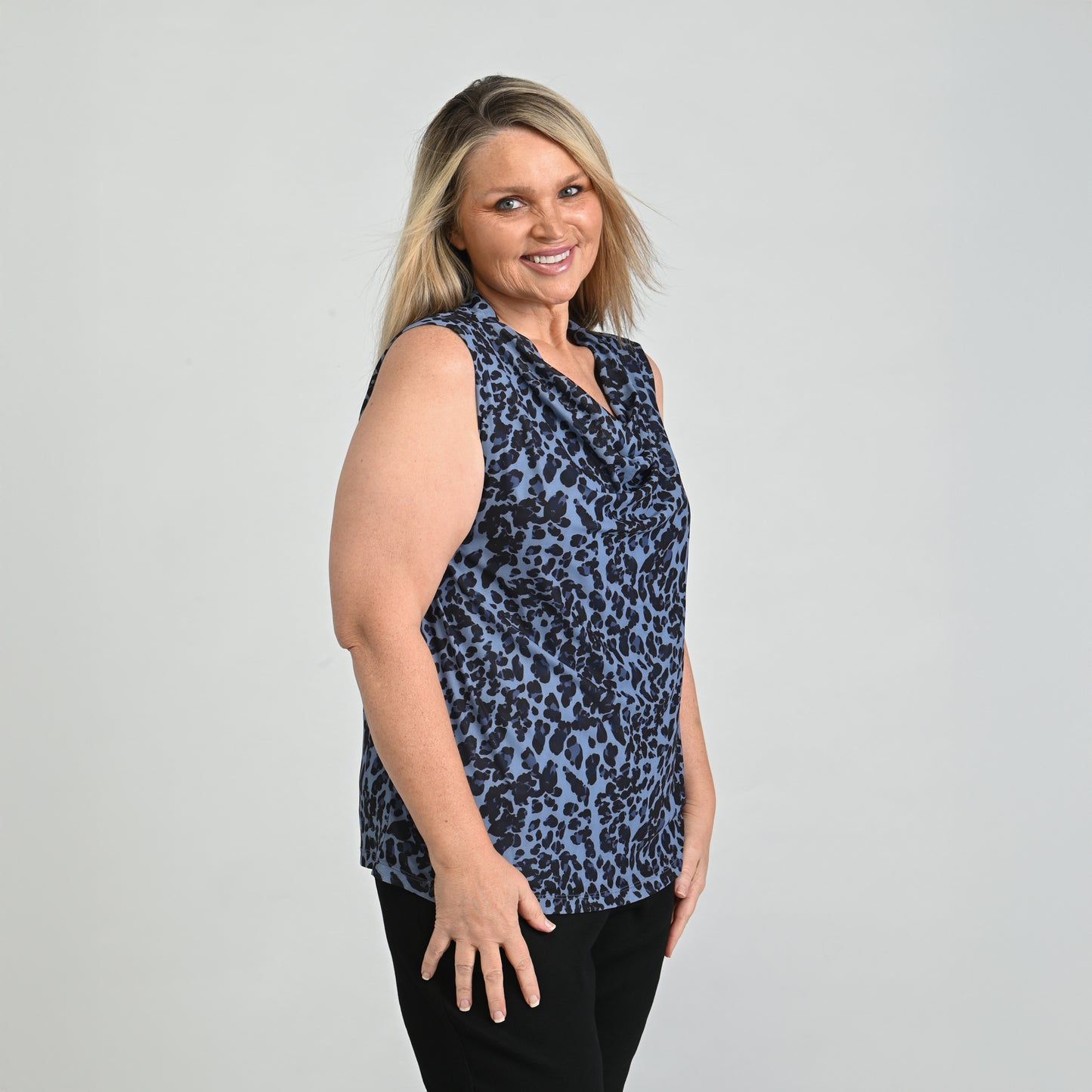 Atmosphere Blue Side Detail Women