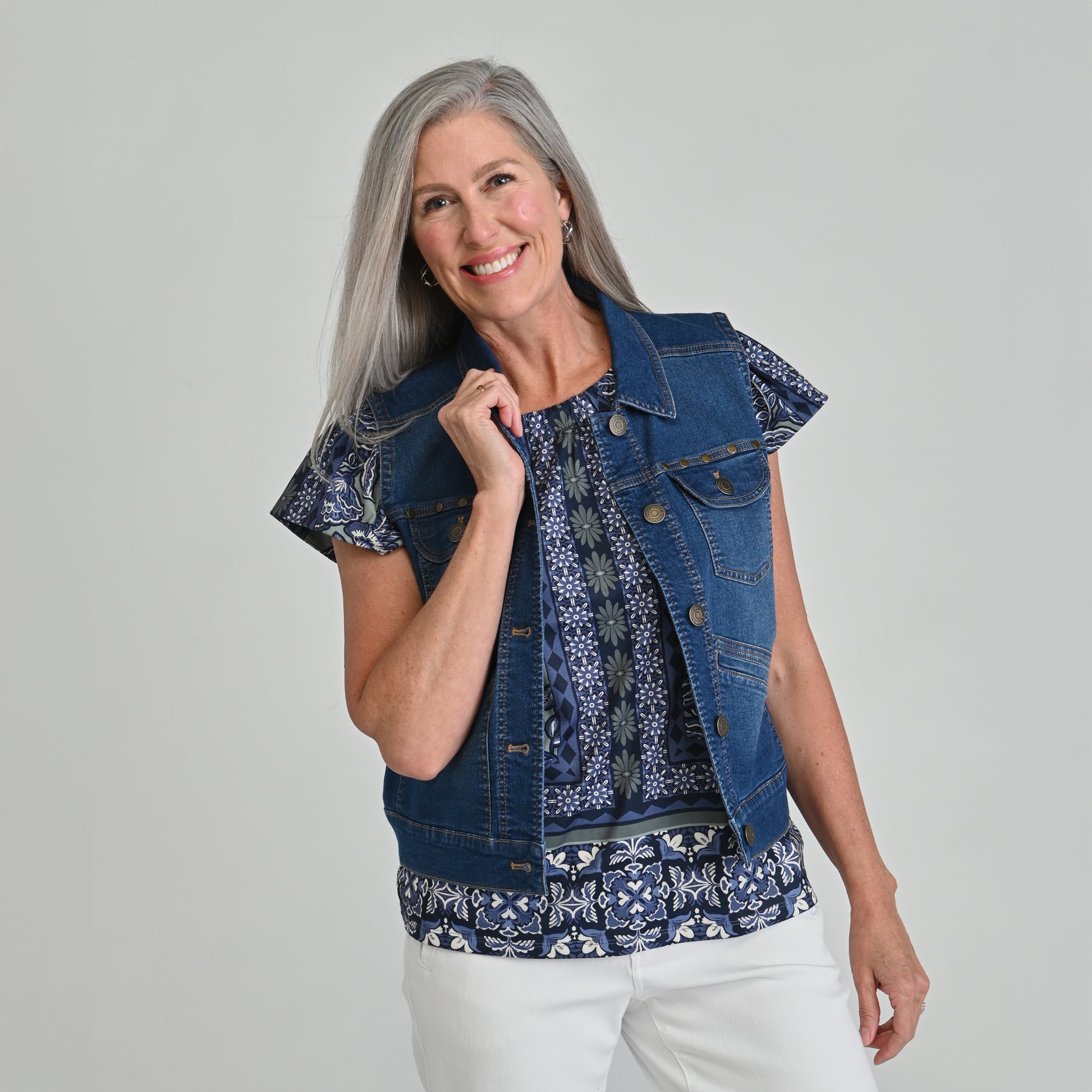 Medium Wash Front Detail Missy